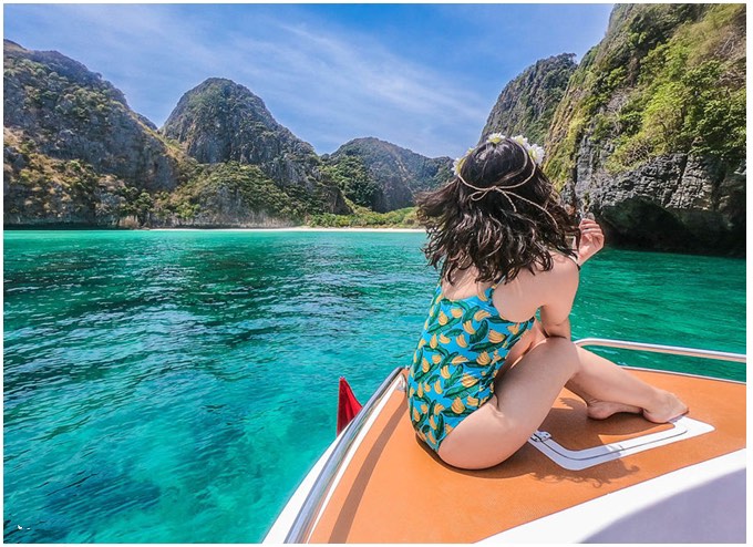 Phi Phi Maya Bay & Bamboo Island by Speedboat