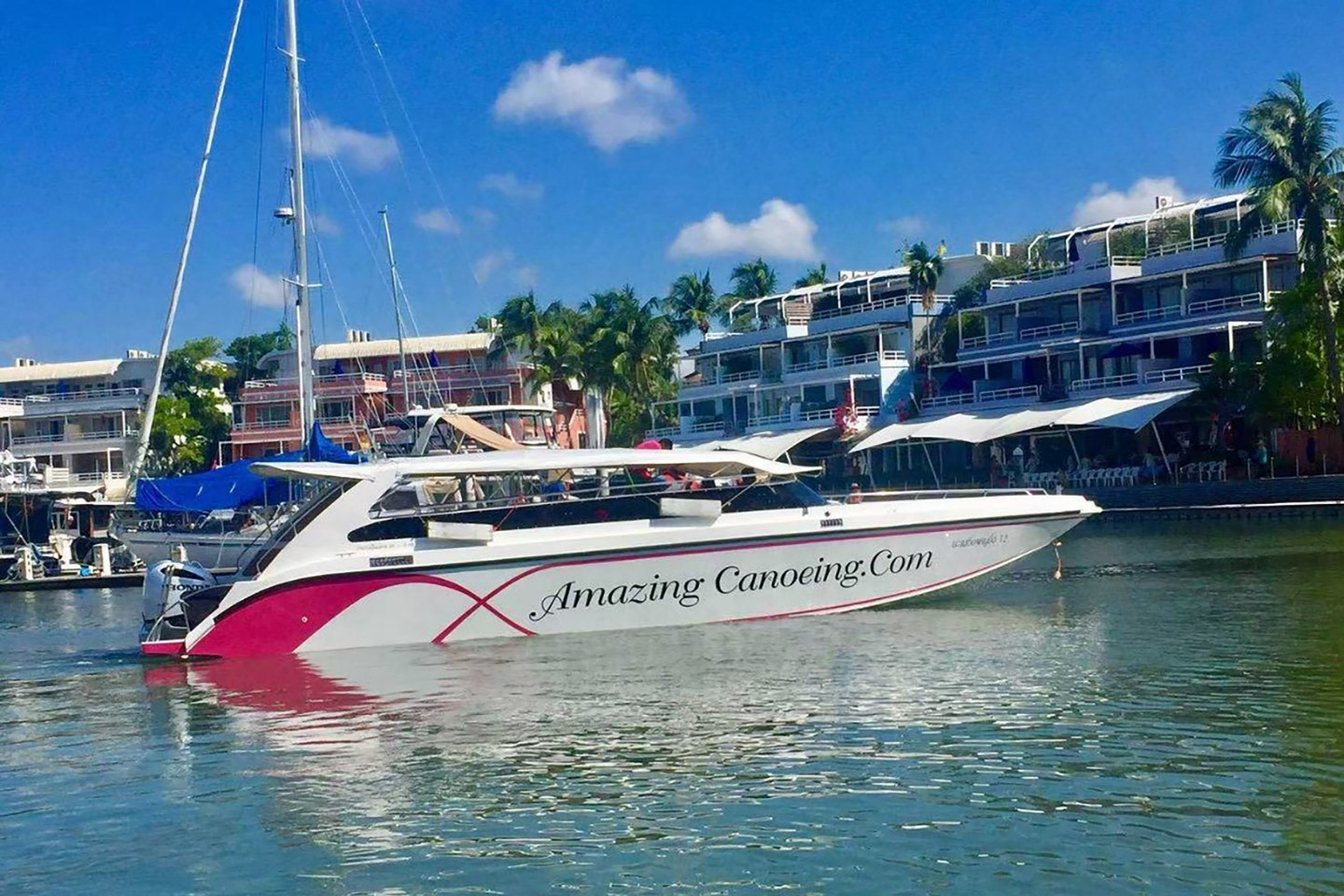 James Bond by Speedboat