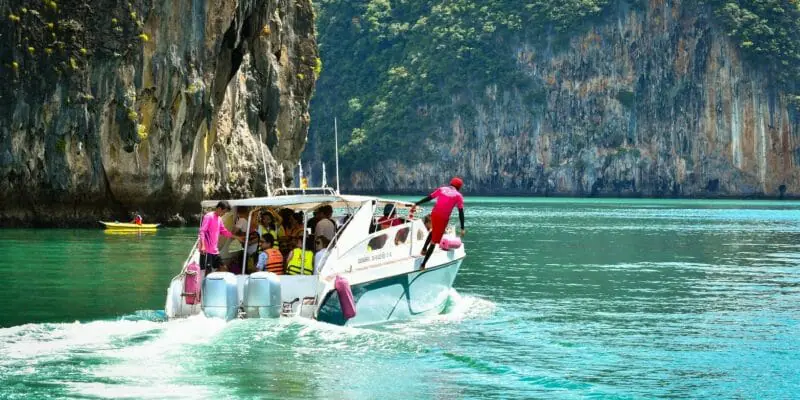James Bond by Speedboat